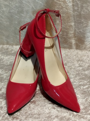 Rote lackpumps mit riemchen - lackpumps,